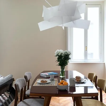 Apartment Plum Guide - Cumulonimbus